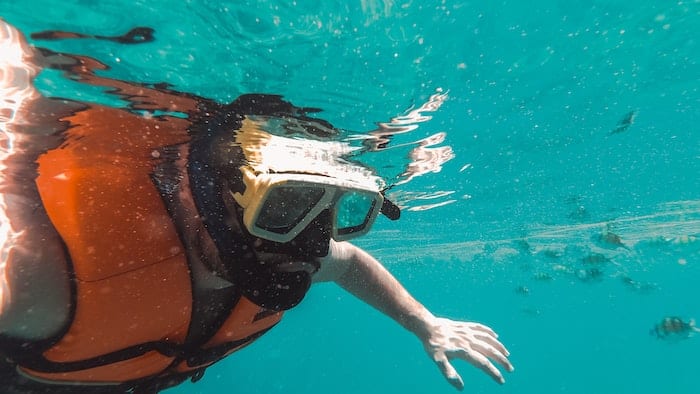 can snorkeling cause a sore throat?