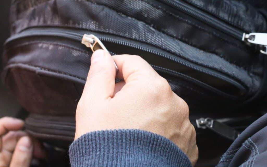 Fixing Common Zipper Problems: Troubleshooting Guide